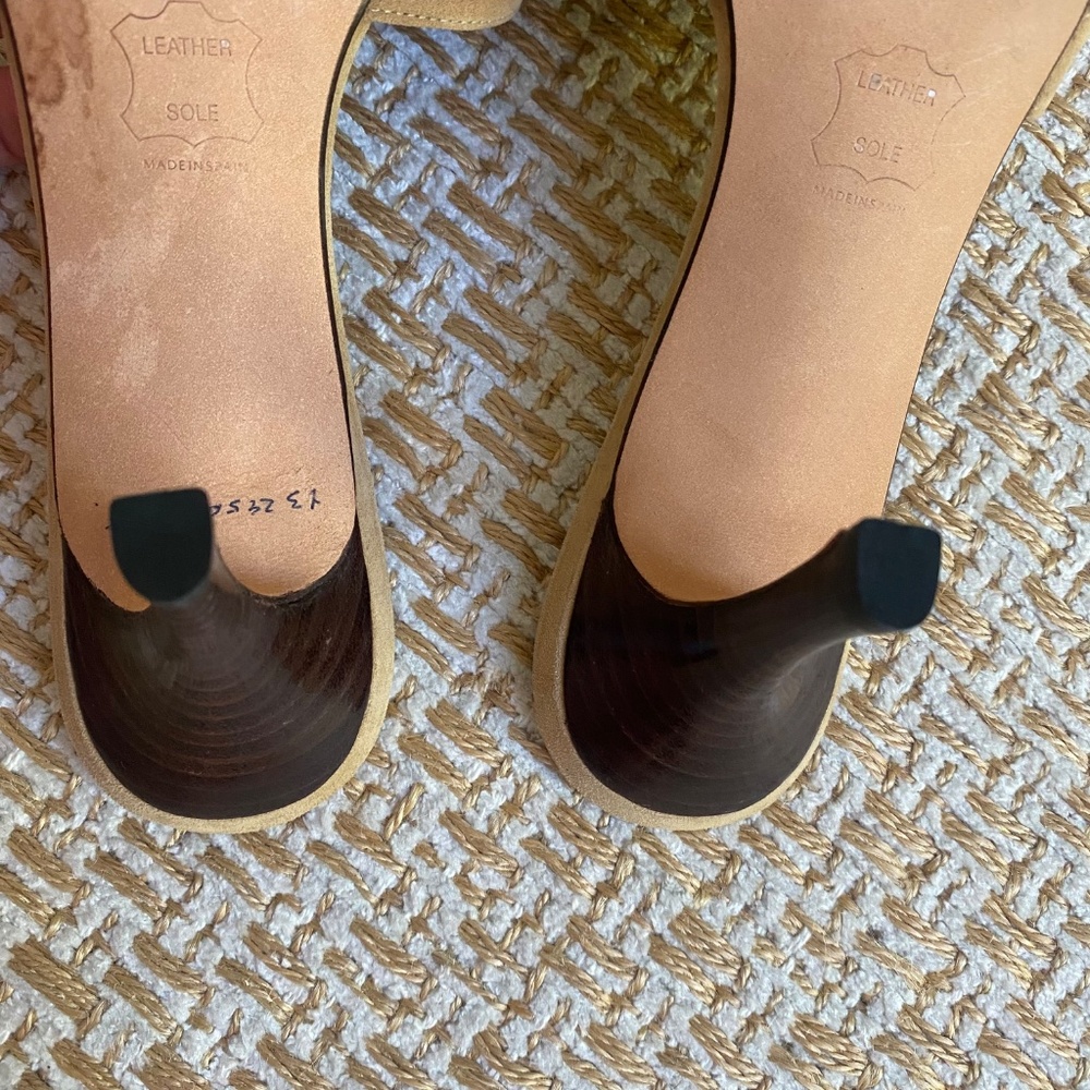 Stuart Weitzman Tan & Blue Slip on Beaded Heel Sandals 7.5 - Picture 7 of 7